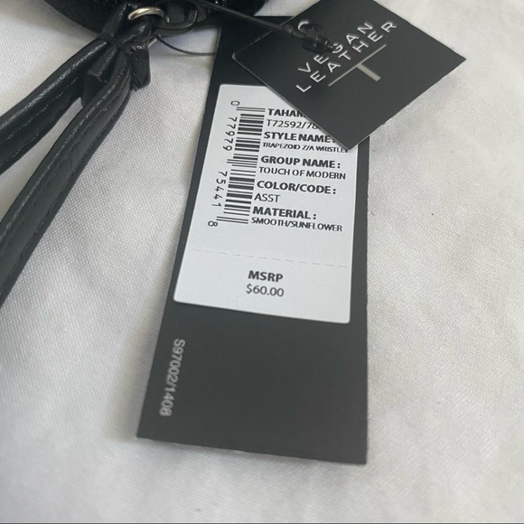 Tahari black Vegan Leather wristlet - wallet with zipper closure and wrist strap - Picture 5 of 8